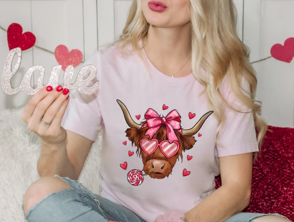 Short Sleeve T-Shirt Highland Cow Valentine 892